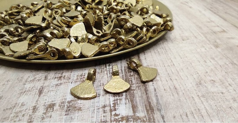 10.5mm Small Coin pendants, Brass Charms, Gold Charms, Macrame charms, Brass pendant, Charms for making Macrame jewelry, Tribal charms imagen 3