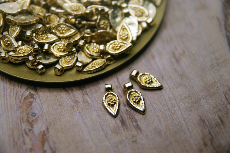 15mm Coin pendants, Brass Charms, Gold Charms, Macrame charms, Brass pendant, Charms for making Macrame jewelry, brass charms, Tribal charms imagen 2