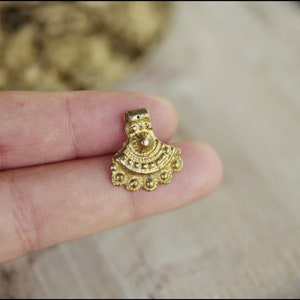 18mm Coin pendants, Brass Charms, Gold Charms, Macrame charms, Brass pendant, Charms for making Macrame jewelry, brass charms, Tribal charms imagen 2