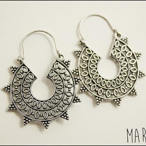 Pendientes Tribales de Latón Dorado y Plateado - Joyería Étnica Boho, Inspirados en Rajasthan