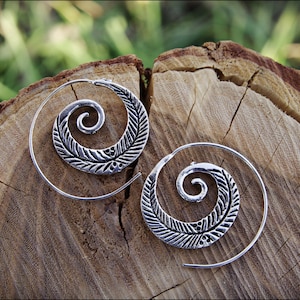 Kleine Spiralohrringe – Ethnisches und zartes Design