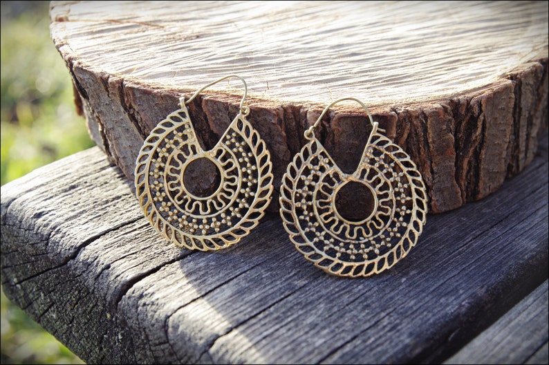 Aretes color bronce. Brass Hoop Earrings. Gypsy Earrings. Brass Tribal Earrings. Ethnic Style. Tribal earrings. Boho. ethnic. imagen 2
