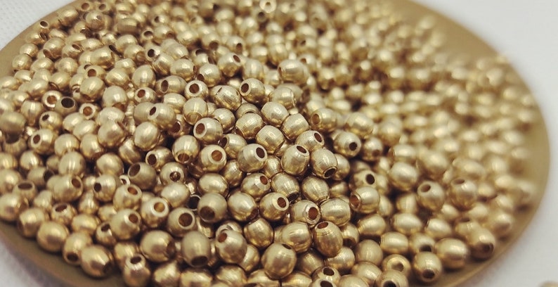 Perline in ottone 4x3'5mm, Perline rotonde, Perline d'oro, Perline di metallo, Ciondoli in ottone, Ottone grezzo, Risultati distanziatori, Perline Macrame, Ciondoli in oro Macrame immagine 3