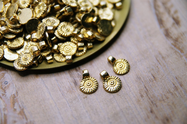 13mm Coin pendants, Egyptian coin, Gold Charms, Macrame charms, Brass pendant, Charms for making Macrame jewelry, boho charm, Tribal charms imagen 2