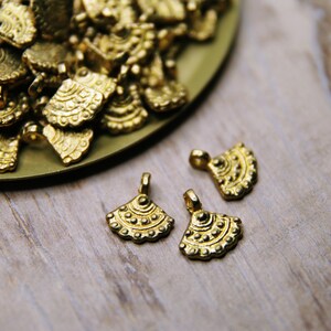 14mm Coin pendants, Brass Charms, Gold Charms, Macrame charms, Brass pendant, Charms for making Macrame jewelry, brass charms, Tribal charms imagen 4