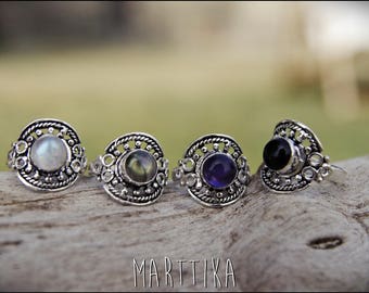 Verstellbarer MANDALA RING mit Steinen. Silberner Mandala-Ring mit Halbedelsteinen. Stammesschmuck. Boho-Stil. Boho Schmuck. Ethnisch.