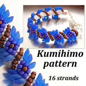 Op de afbeelding: Een blauwe, paarse, bruine en witte kralen armband met een zilveren sluiting. De armband is gemaakt met een kumihimo-patroon met 16 strengen. "Kumihimo pattern 16 strands" staat onder de armband.