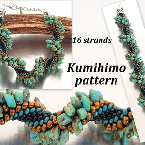 Op de afbeelding: Een turquoise, koperen en zwarte kralen armband gemaakt met de kumihimo-techniek. De armband is gemaakt met 16 strengen kralen en heeft een spiraalvormig ontwerp. 16 strengen Kumihimo-patroon.