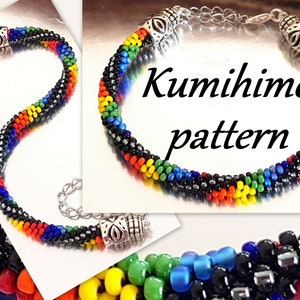 Pode incluir: Um bracelete de contas coloridas com um fecho prateado e um padrão Kumihimo. O bracelete é feito com contas pretas, vermelhas, laranja, amarelas, verdes e azuis.