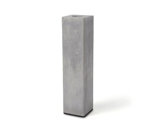 Vase „BLOCK” aus Beton, stabil, markant und doch elegant.