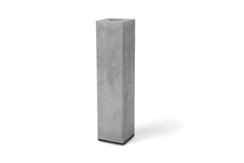 Vase BLOCK aus Beton, stabil, markant und doch elegant. Bild 1