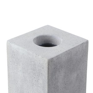 Vase BLOCK aus Beton, stabil, markant und doch elegant. Bild 3