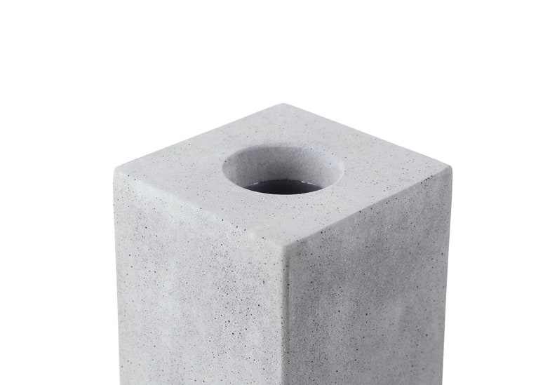 Vase BLOCK aus Beton, stabil, markant und doch elegant. Bild 3