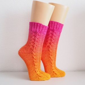 Samba* cable knitting pattern for adult socks