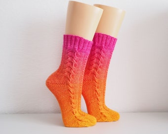 Samba* cable knitting pattern for adult socks