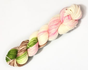 Mutige Magnolie - 100g Merino-Sockyarn, hand dyed, sport weight