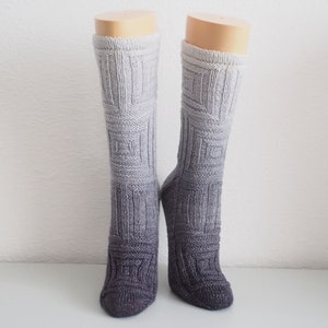 Cubix* easy knitting pattern for adult socks - knit and purl only