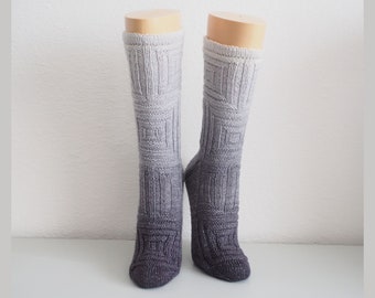 Cubix* easy knitting pattern for adult socks - knit and purl only