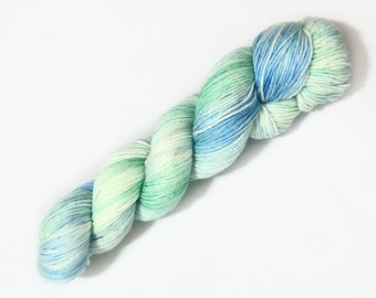 Ein Hauch von Pastell - 100g Merino-Sockyarn, hand dyed, sport weight