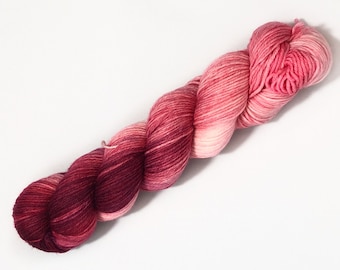 Romantische Rosen - 100g Merino-Sockyarn, hand dyed, sport weight