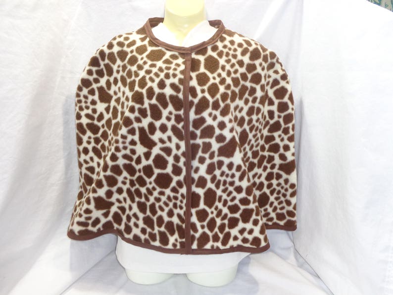 Capelets: Cape Coverup Bed Jackets Accent Top Ponchos Shawl Capelet Wrap Cape Coverup Bed Jacket Accent Top Capelet Shawl Bed Jacket Wrap Giraffe Design