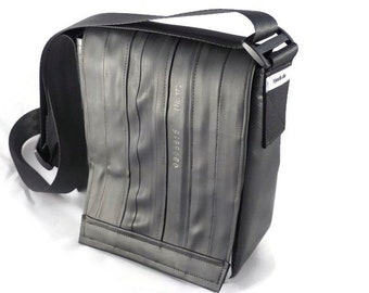 schwarze umhängetasche mit autogurten schwarze umhängetasche mit autogurten