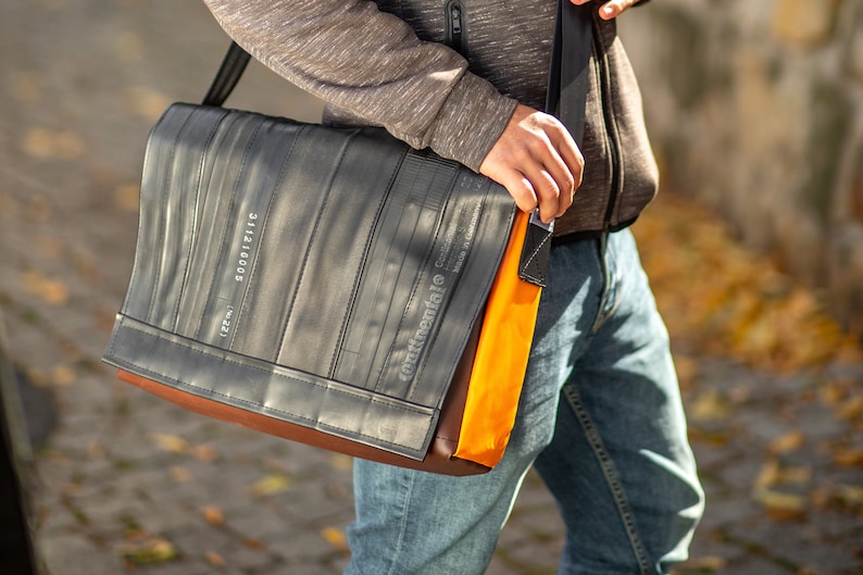 Tasche aus Fahrradschlauch große Umhängetasche Kuriertasche Bild 1