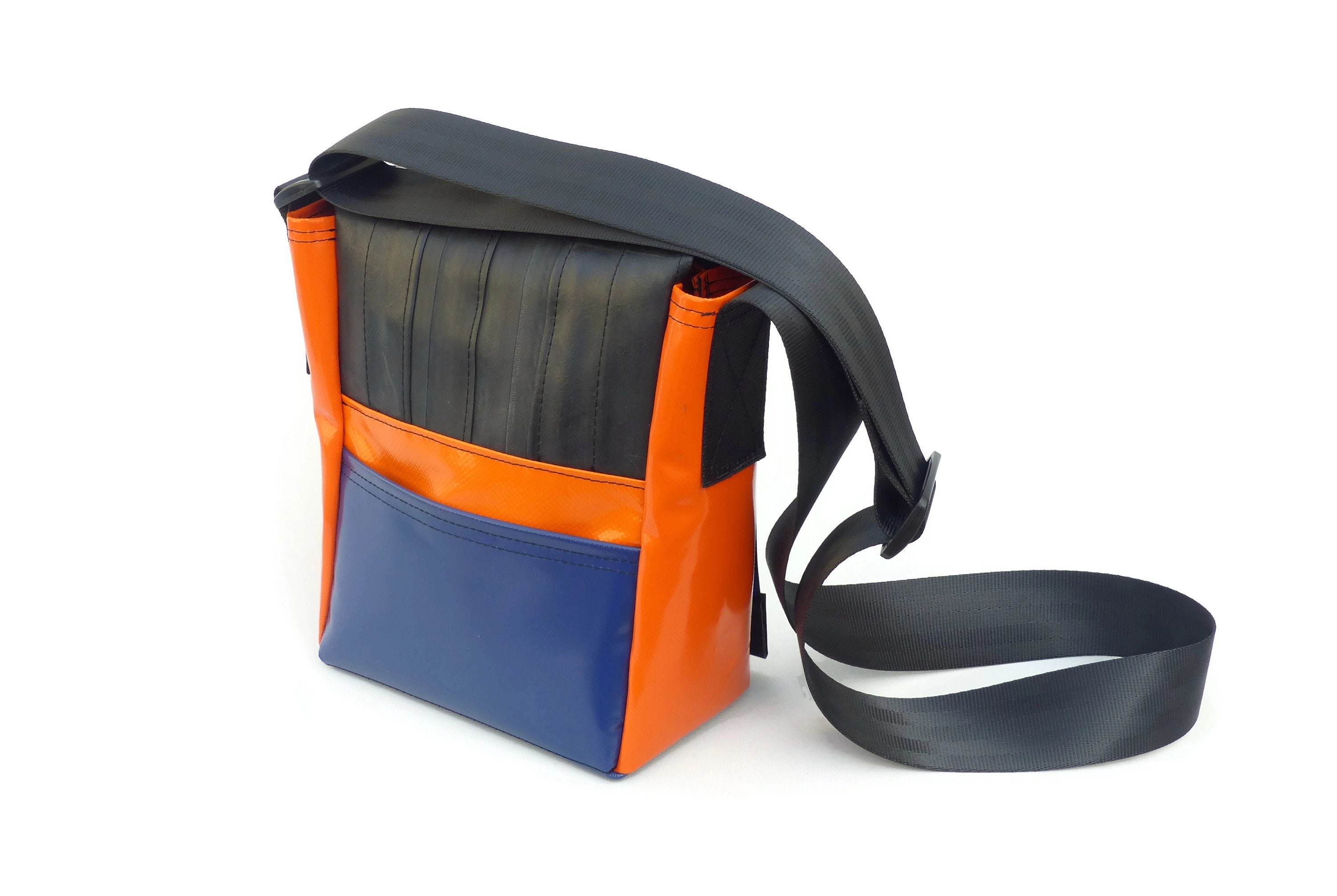 Umhängetasche klein aus LKW Plane // Recycling Tasche aus Etsy.de