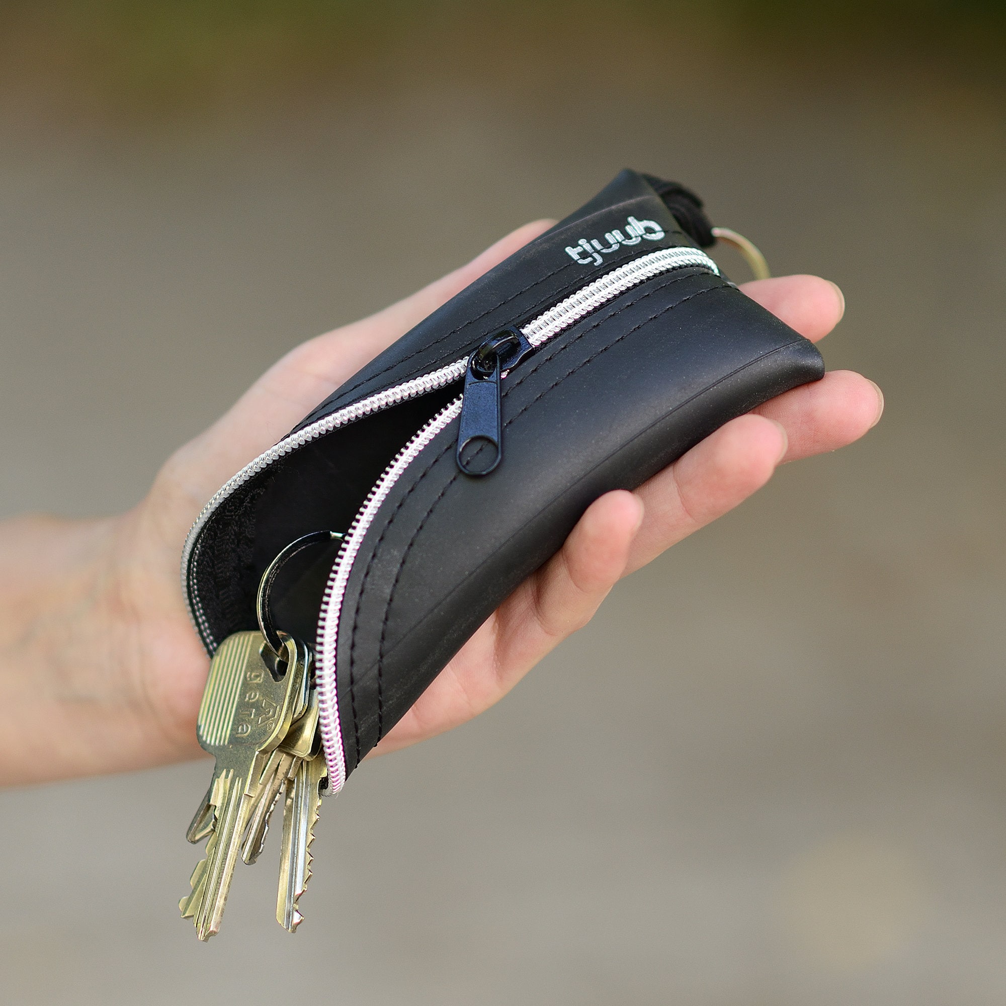 Autoschlüssel Etui,Auto Schlüsselanhänger Tasche Leder Schlüssel Tasche  Brieftasche Auto Schlüssel Schutzhülle Autoschlüssel Hülle mit 6 Haken und  Reißverschluss für Männer und Frauen : : Auto & Motorrad