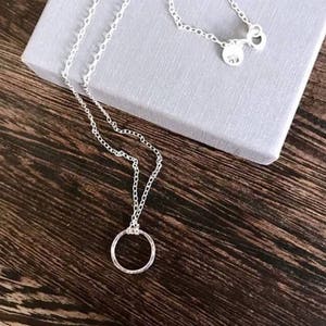 Unendlichkeit Halskette, für immer Halskette, Kreis Halskette, minimalistische Halskette, Ewigkeit Halskette, Freundschaft Halskette, beste Freundin Geschenk,
