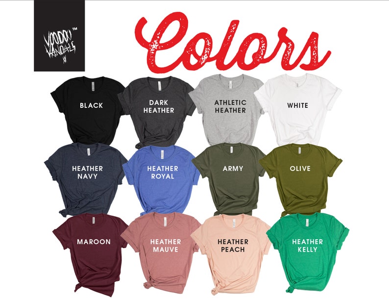 Pu&ograve; includere: Una variet&agrave; di colori di magliette, tra cui nero, grigio scuro melange, grigio melange atletico, bianco, blu navy melange, blu reale melange, verde militare, oliva, granata, malva melange, pesca melange e kelly melange. Il testo "Colori" &egrave; scritto in rosso nella parte superiore dell'immagine.