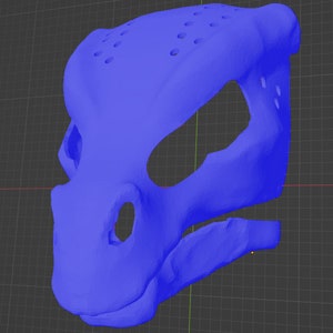 Könnte beinhalten: Ein blaues 3D-gedrucktes Modell eines Dinosaurierschädels. Der Schädel ist detailliert mit Zähnen, einem Kiefer und einer strukturierten Oberfläche.