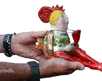 Bird intelligence is having fun - attention Conformist - ceramic  sculpture from  the "Parallel World" collection by Cela37