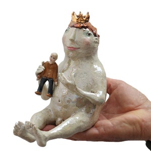 The king is naked - A lesson in civil obedience   - ceramic sculpture - characters from the &quot;Parallel world&quot; collection by Cela37