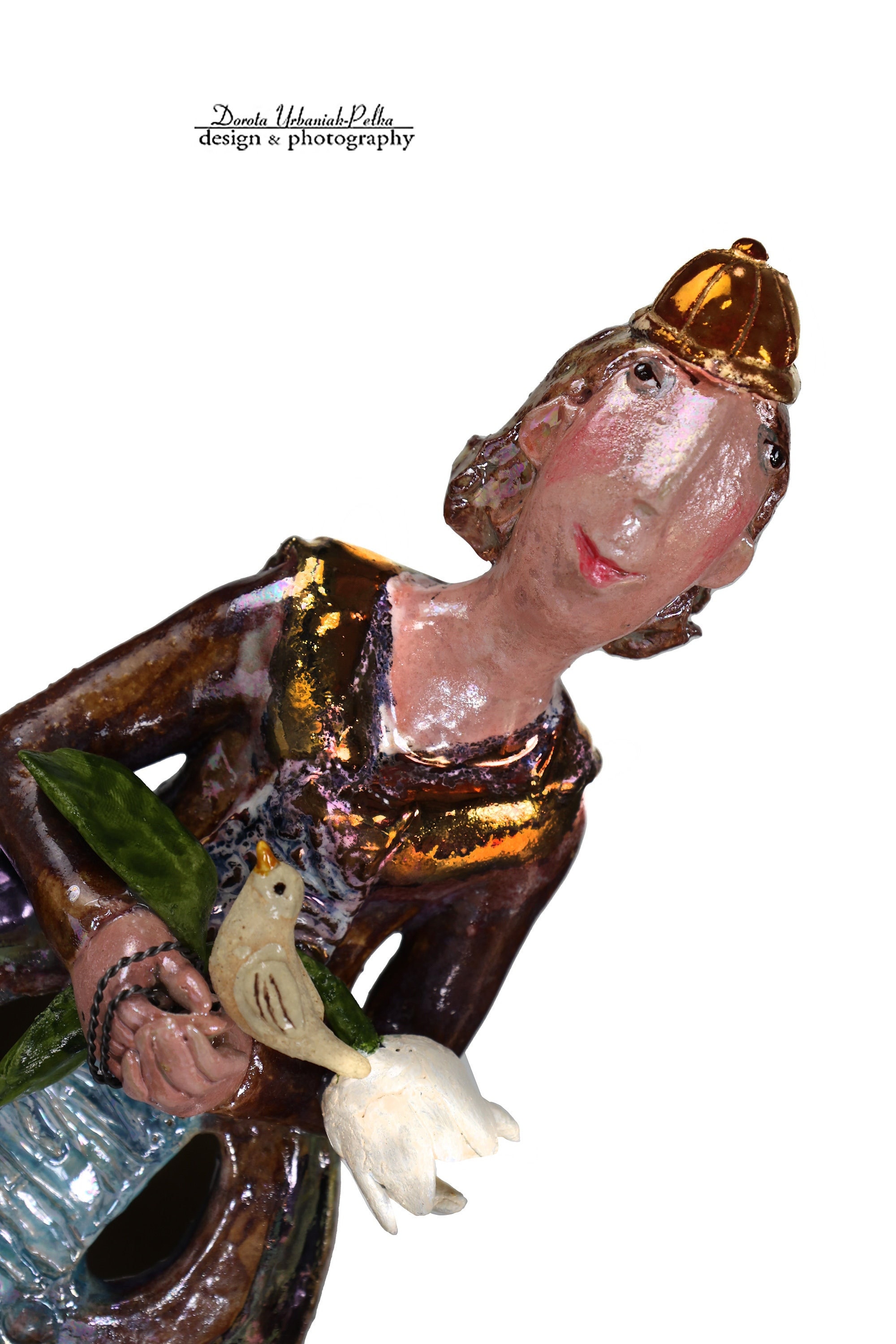 Purcheria Mercedes with a white tulip and a bird - ceramic figurine from the "Parallel world" collection. Cela37