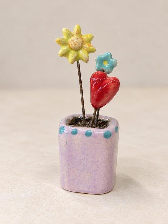 Ceramic vase with flowers and a heart – Handmade miniature – Romantic decoration – Small gift idea