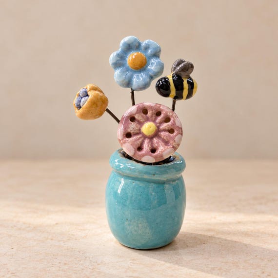 Ceramic vase with flowers and a bee – Handmade miniature – Floral decoration – Original gift idea
