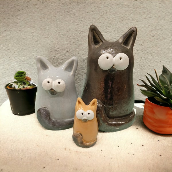 Keramikkatze. Skulptur in Form eines Kätzchens. Geschenk für Katzenliebhaber