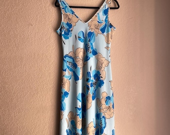 Vintage 1990’s stretchy sleeveless blue floral asymmetrical hem dress size large