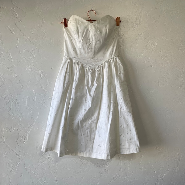 Vintage 1990’s Betsey Johnson white strapless floral eyelet party dress size 4