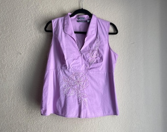 Vintage 2000’s light purple sleeveless collared floral embroidered summer blouse size large