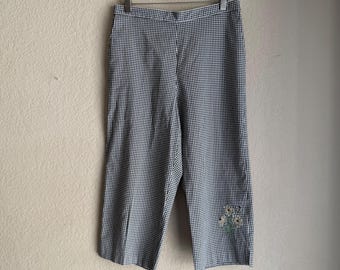 Vintage 1990’s black and white gingham high waist pedal pusher capris with embroidered flowers size 10
