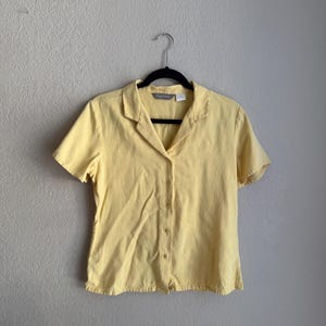 Vintage 2000’s butter yellow 100% silk short sleeve butto up collared blouse size medium by Tommy Bahama image 1
