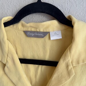 Vintage 2000’s butter yellow 100% silk short sleeve butto up collared blouse size medium by Tommy Bahama image 4