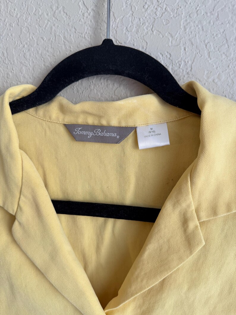 Vintage 2000’s butter yellow 100% silk short sleeve butto up collared blouse size medium by Tommy Bahama image 4