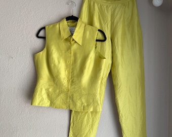 Vintage 2000s 100% silk yellow green chartreuse beaded floral two piece set sleeveless collared button up top high waist pants size small