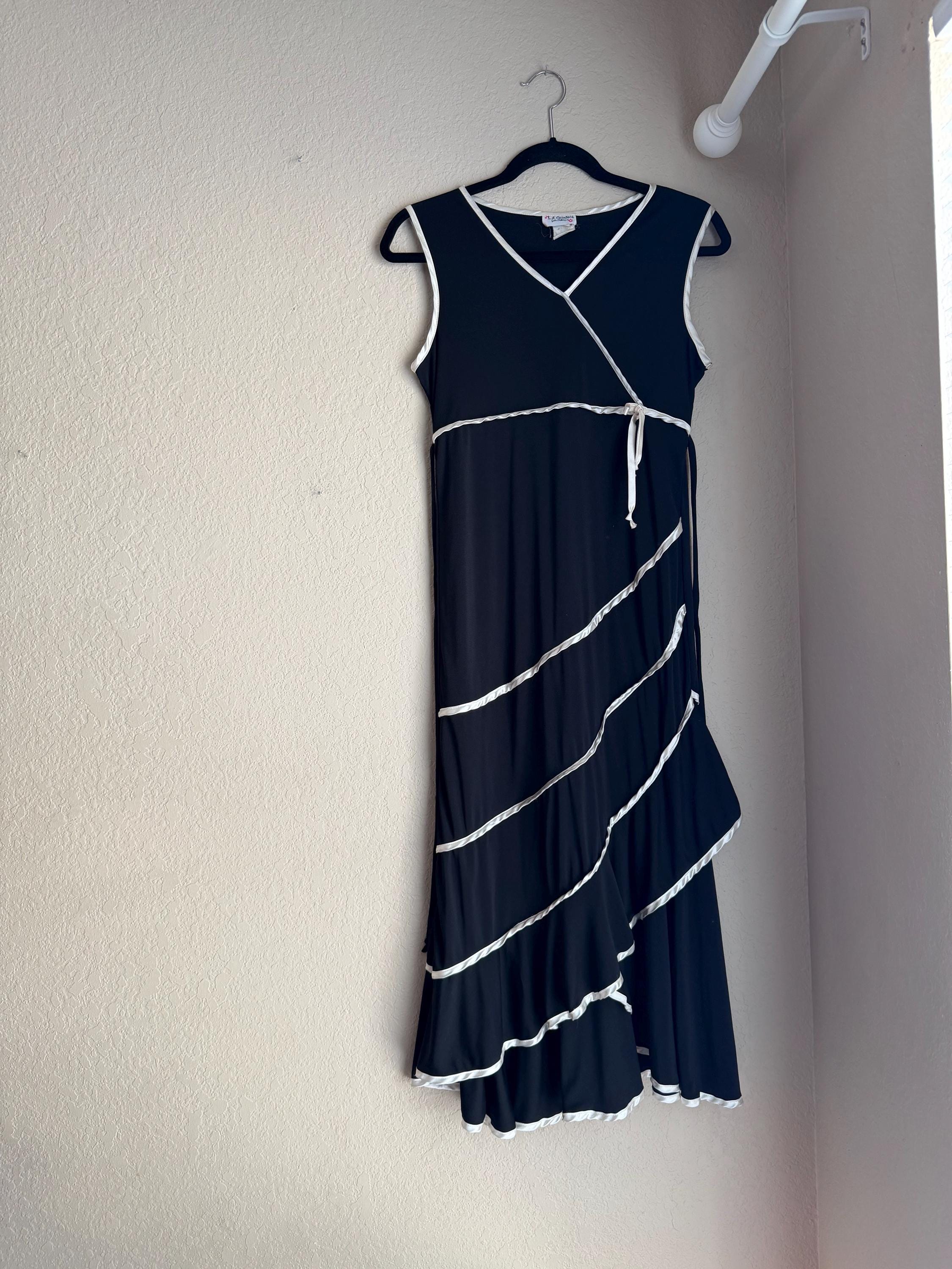 asymmetrical bow neck dress A-Line Asymmetrical Neck Sleeveless Long Mother of the Bride Dresses with  Bow main image 1