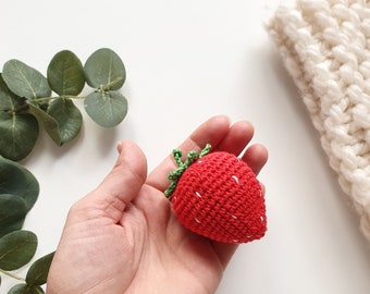 Crochet strawberry toy, strawberry rattle ,play food, kitchen decoration, eco-friendly toys, Pretend Play, Baby gift, soft fruit toy