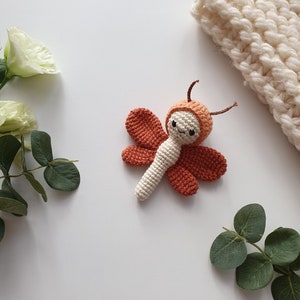 Crochet dragonfly, rattles baby,dragonfly rattle, crochet toy,nursery decor, crib toy, dragonfly toy, sunflower toy, stuffed toy image 3