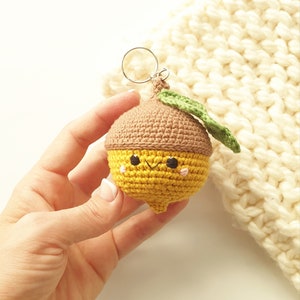 Eichel Schlüsselanhänger, Gehäkelter Schlüsselanhänger, Gehäkelt, Eichel Amigurumi, Geschenk für Sie, Geschenk für Mädchen, Eichelspielzeug, Babyspielzeuggeschenk, Weihnachtsgeschenk
